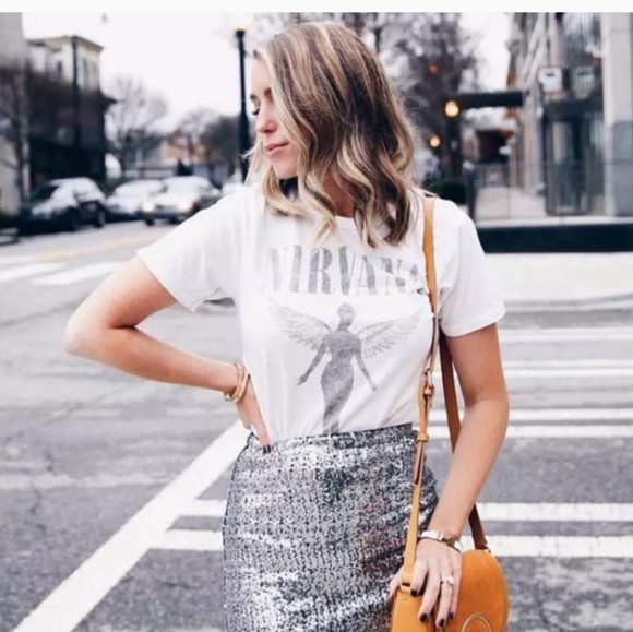 White Nirvana Rock Tee Concert dates on the back - Picture 5 of 7